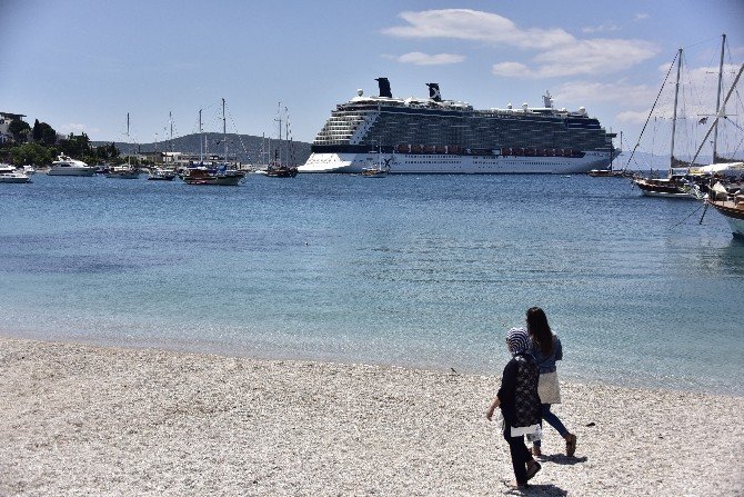 15 Bin Turist Bodrum’a Akın Etti