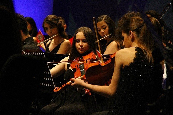 Çocuk Ve Gençlik Senfoni Orkestrası İlk Konserini Verdi