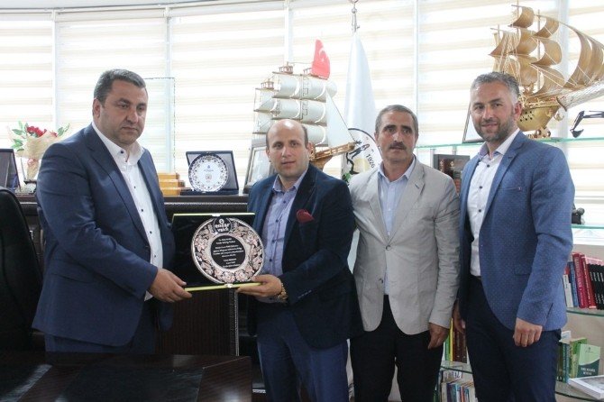 Borçka’da Ensar Vakfı’na Destek Veren Kaymakam Ve Belediye Başkanına Teşekkür Ziyareti