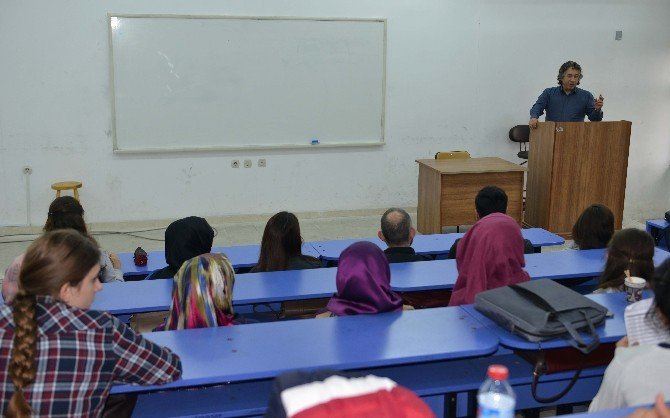 Bü’de Tarih Konferansı