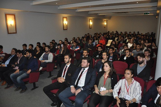 İnegöl İşletme Fakültesi’nde Kariyer Günleri