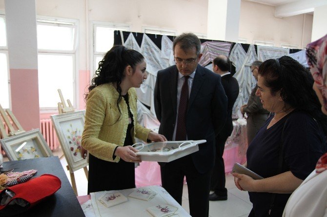 Osmancık Halk Eğitim Merkezinde Yıl Sonu Sergisi