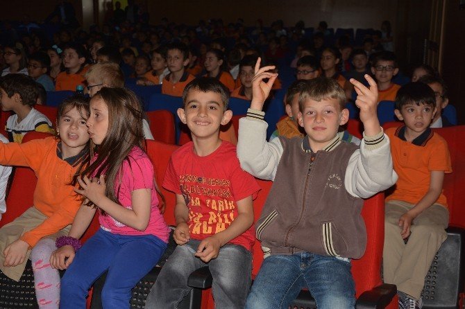 Bafra’da Çocuklar İçin Kukla Gösterisi