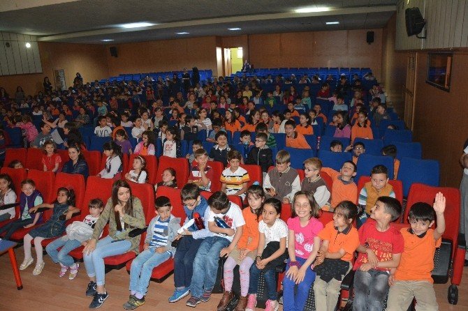 Bafra’da Çocuklar İçin Kukla Gösterisi
