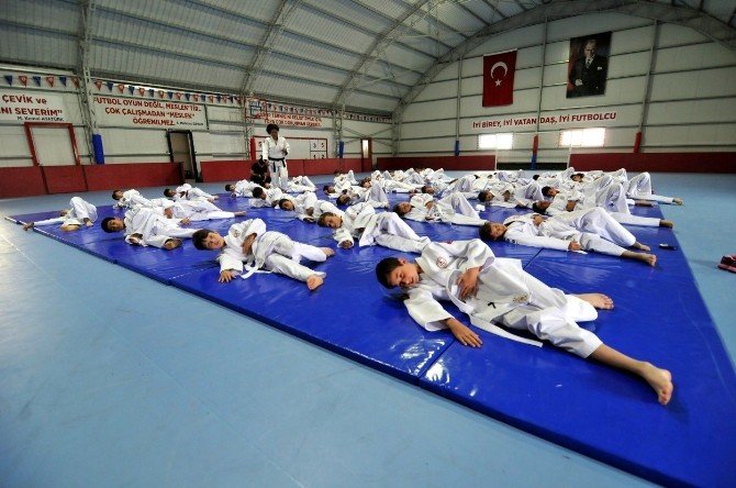 Altınordu’da Futbolcular Judoyla Eğitiliyor