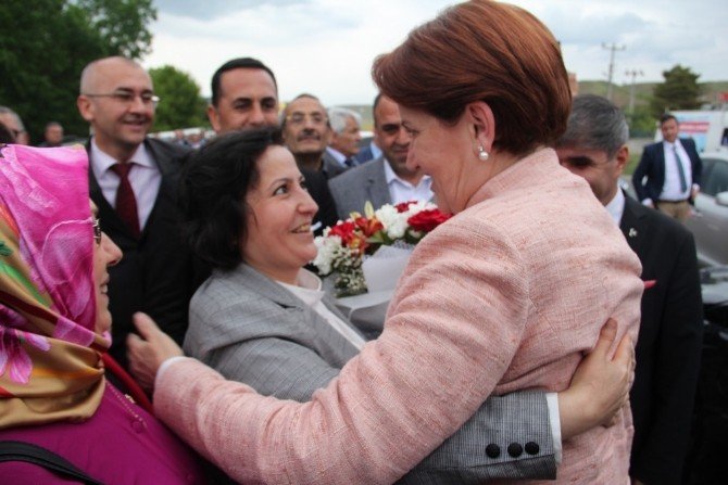 Meral Akşener: "Mhp Kurultayı Türkiye’nin Birinci Meselesidir"