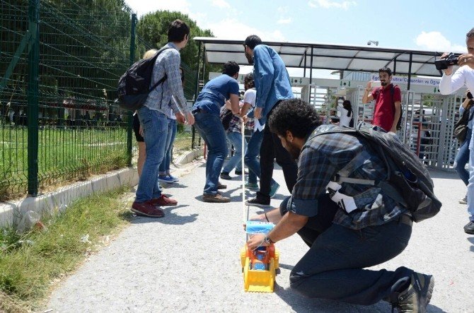 Ege Üniversitesinde Turnike Gerilimi: 17 Gözaltı