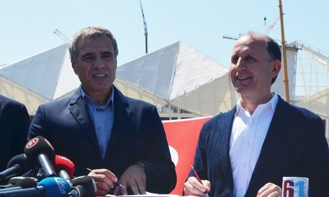 Ersun Yanal, İmzayı Akyazı Spor Kompleksi’nde Attı