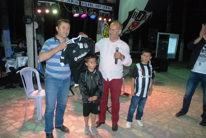 Beşiktaşlılar Şampiyonluk Gecesi Gelirini Lösemi Hastası Çocuğa Bağışladı