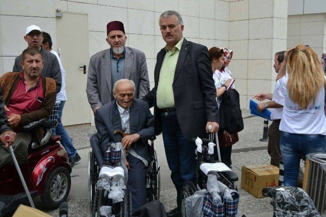 Engellilere Tekerlekli Sandalye Ve Akülü Araba