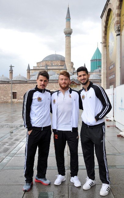 Alanyaspor’lu Futbolcular Mevlana Müzesi’ni Gezdi