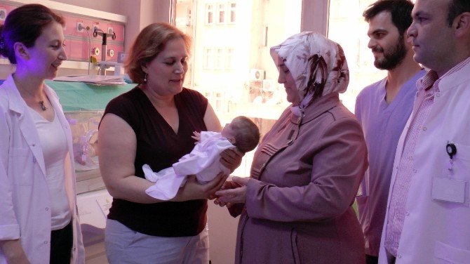 8 Bebeği Karnındayken Ölen Annenin 16 Yıl Sonra Bebek Sevinci