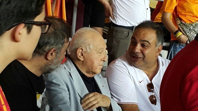 Galatasaray Eski Başkanı Duygun Yarsuvat, Taraftarlar Arasında
