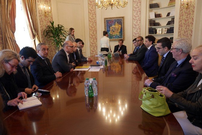 Azerbaycan’ın Cumhuriyet Günü Paris’te Kutlandı