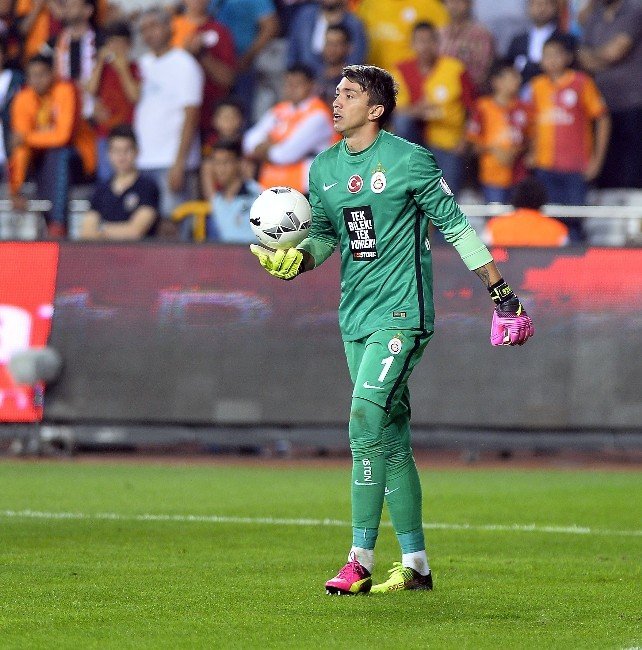 Muslera Adım Adım Rekora Gidiyor
