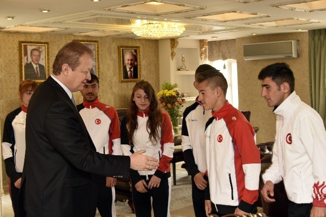 Gümüşhane’nin Milli Sporcularına Altın