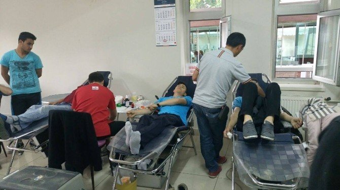 Kargı Liseli Öğrencilerden Kan Bağışı
