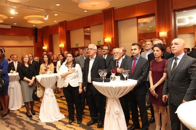 Azerbaycan’ın Cumhuriyet Bayramı İsveç’te Kutlandı