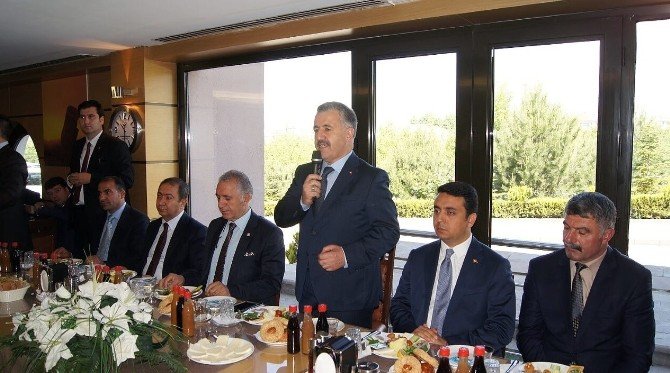 Ulaştırma Bakanı Arslan’a, Baba Ocağından Sürpriz Ziyaret