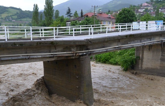 Köprü Yıkılma Tehlikesi Altında