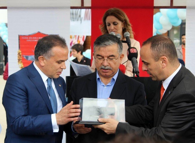 Türkiye’nin İlk Seri Mercek Üretim Fabrikası Sivas’ta Açıldı