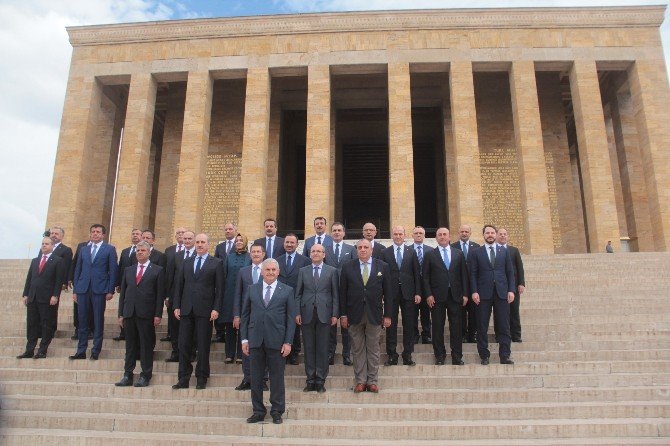 65. Hükümet Üyeleri Anıtkabir’i Ziyaret Etti