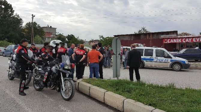Uygulama Yapan Polislerin Üzerine Tüfek Saçmaları Düştü