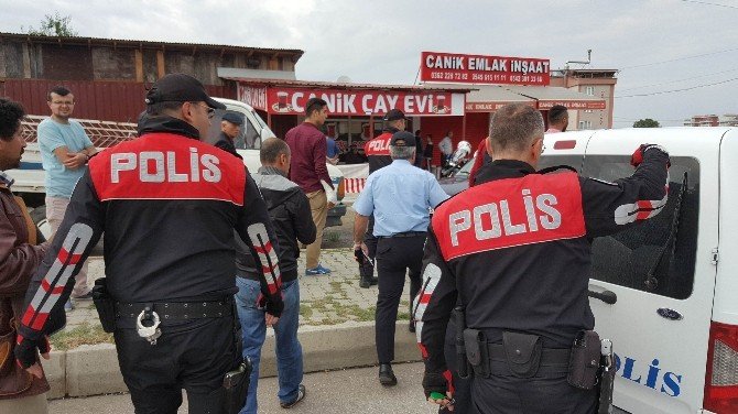 Uygulama Yapan Polislerin Üzerine Tüfek Saçmaları Düştü
