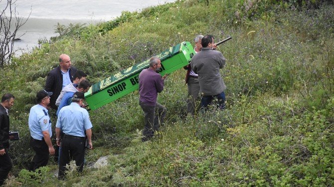 Odun Toplamaya Giden Yaşlı Adam Kalbine Yenik Düştü