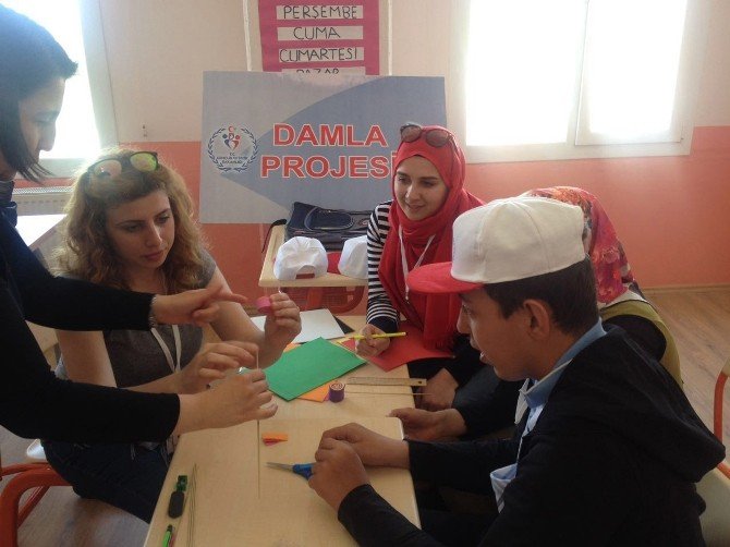 Gençler ’Damla Projesi’ İle Gönüllere Dokunuyor