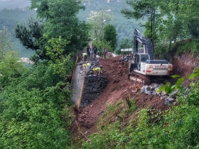 Yollar Sanat Yapıları İle Korunuyor