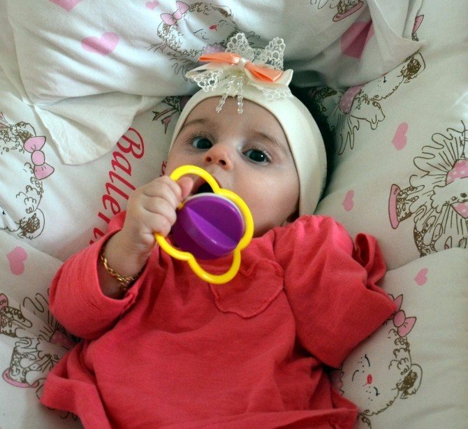 Zeynep Bebek, Yaşamını Tek Kolu İle Sürdürecek