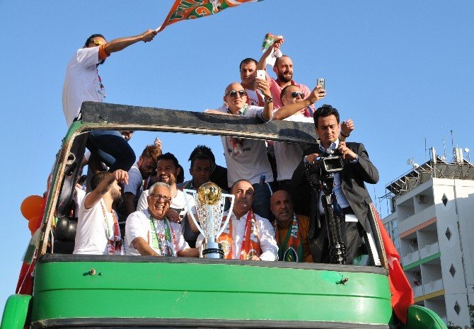 Multigroup Alanyaspor’da Şampiyonluk Coşkusu