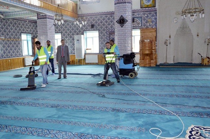 Erzurum’da Camiler Ramazan’a Hazırlanıyor