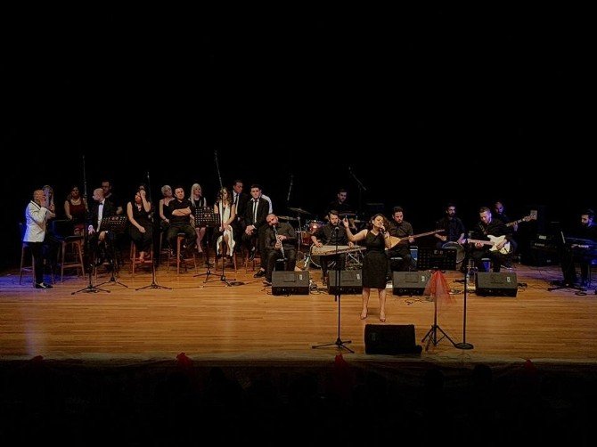 Bakırköy’de ’Sözden Nağmeye’ Şiir Ve Müzik Gecesi Düzenlendi