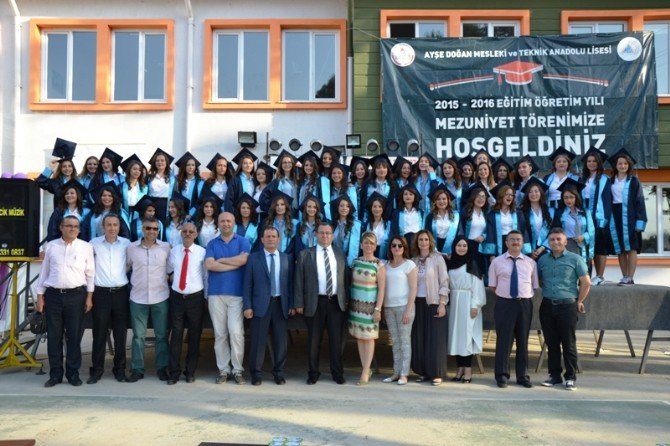 Ayşe Doğan Mesleki Ve Teknik Anadolu Lisesinde Mezuniyet Töreni