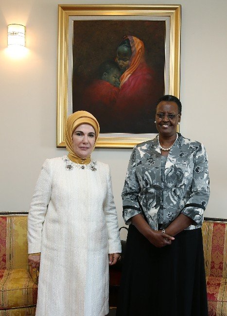 Emine Erdoğan, Uganda Cumhurbaşkanının Eşi Museveni İle Görüştü