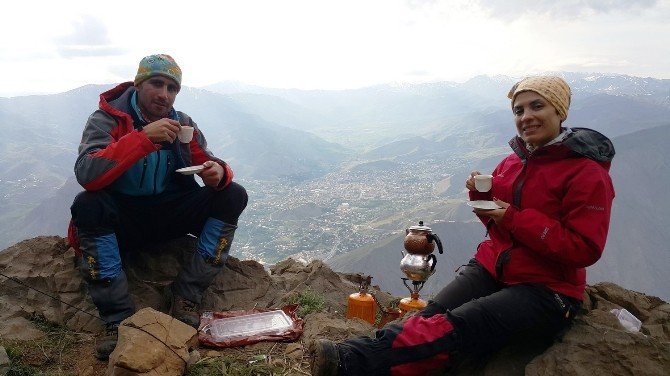 3 Bin 487 Rakımda Kahve İçip Fal Baktılar