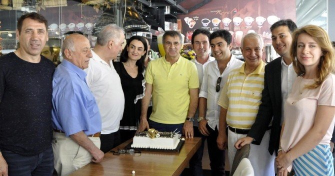 Şenol Güneş’e Sürpriz Doğum Günü