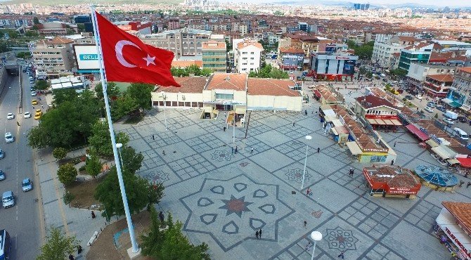 Sincan Lale Meydanı’na Dev Türk Bayrağı