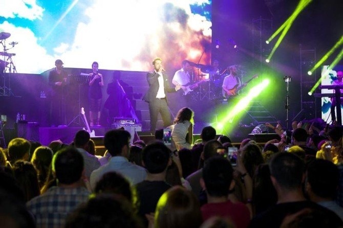 Farklı Şehirlerde Aynı Anda Başlayan 3 Konser, Canlı Yayınla Birbirine Bağlandı