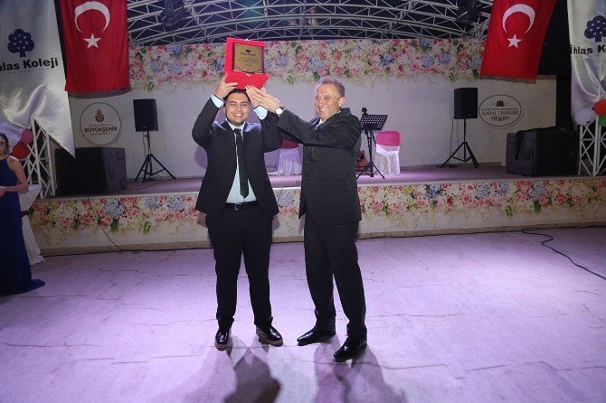 İhlas Koleji Mezunlarına Muhteşem Tören