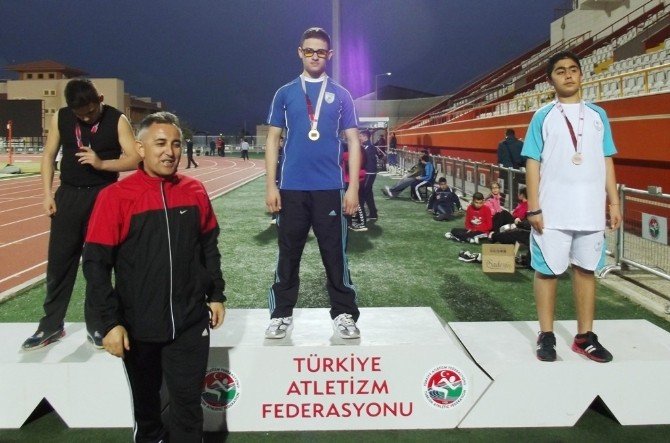 Görme Engelli Sporcular Atletizmde Rekor Kırdı