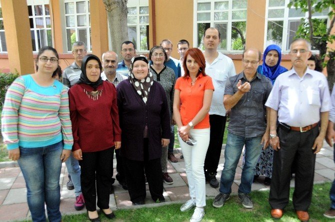 Kendilerini Tiyatro Oyununda Anlattılar