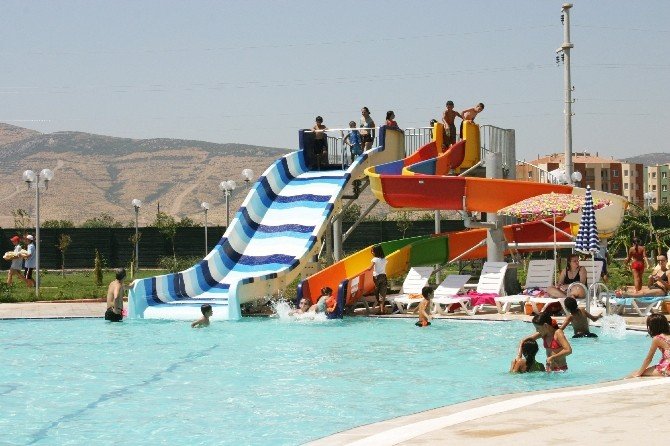 Aquapolis Yüzme Havuzu Açıldı