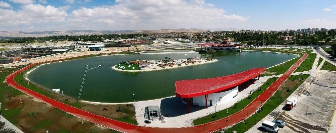 Yüzme Havuzları Ve Su Kayağı Parkı Açıldı
