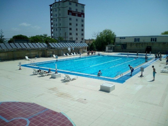 Yüzme Havuzları Ve Su Kayağı Parkı Açıldı