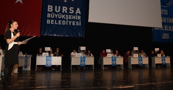 Bursalı Gençler Bilgilerini Yarıştırdı