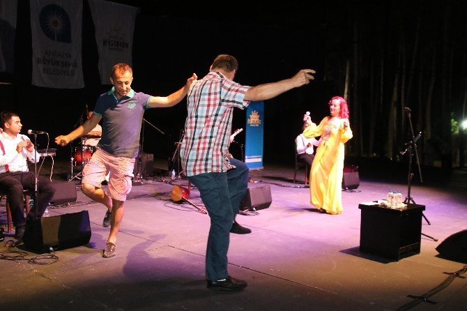 Konyaaltı Açıkhava’da Teke Yöresı Rüzgarı Estı