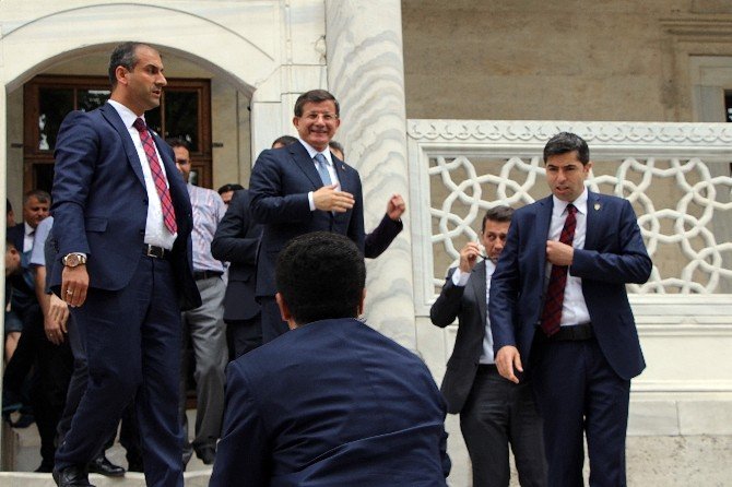 Ahmet Davutoğlu, Cuma Namazını Süleymaniye’de Kıldı